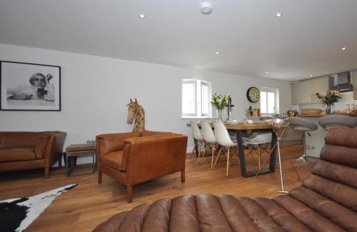 Tetbury Apartment | Family-Friendly 3 Bed Retreat in Tetbury, Perfect for Getaways