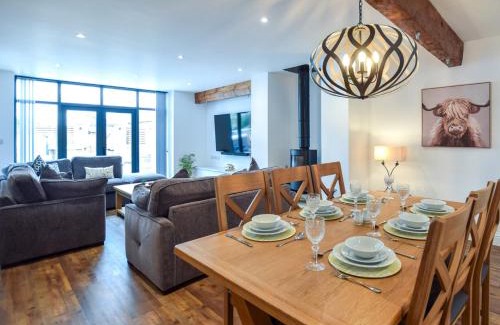 Alne House | Cozy 3-Bed Retreat in Tollerton with Hot Tub & Pet Friendly