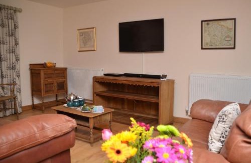 East Horrington House | Family-Friendly 3-Bed Hotel in Pet-Friendly Wells