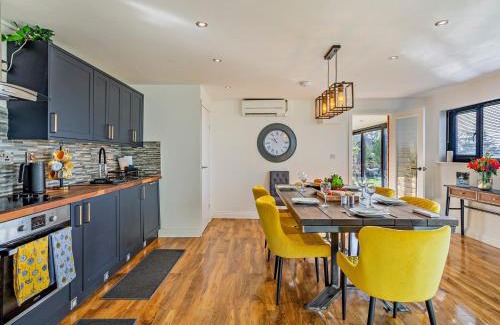 East Morton House | 3 Bed in West Morton 94182