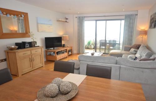 Westleigh Apartment | Family-Friendly 3-Bed Retreat in Westward Ho
