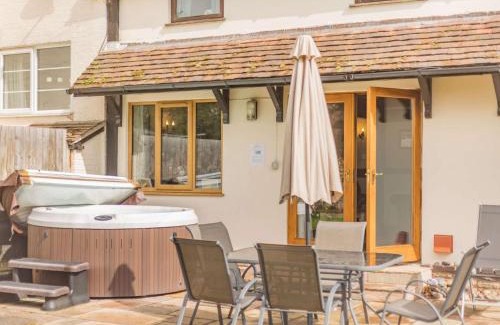 Upper Sapey House | Family-Friendly 3-Bed Retreat with Hot Tub in Worcester