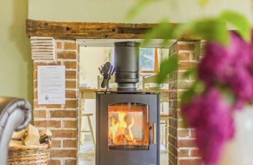 Upper Sapey House | Family-Friendly 3-Bed Retreat with Hot Tub in Worcester