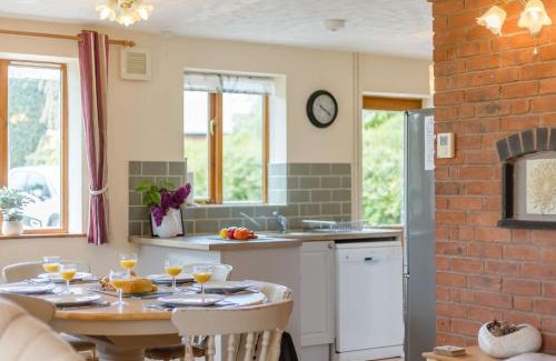 Upper Sapey House | Comfortable 3-Bedroom Retreat in Worcester for Families