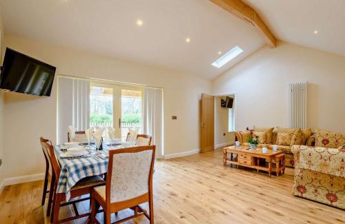 Worstead House | Family-Friendly 3-Bedroom Retreat in Wroxham