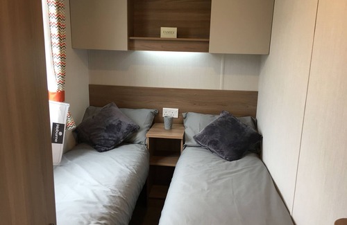 Christchurch Cabin | Top-Rated 3 Bed Mobile Home at Hoburne Park Christchurch