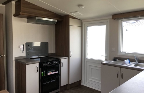 Christchurch Cabin | Cozy 3-Bed Mobile Home at Hoburne Park Christchurch