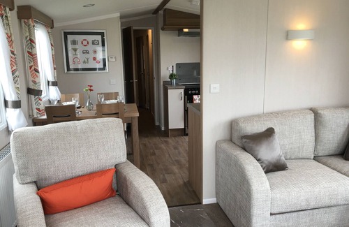 Christchurch Cabin | Cozy 3-Bed Mobile Home at Hoburne Park Christchurch