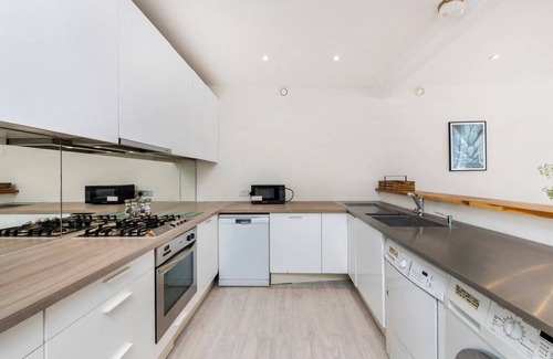 Battersea House | Family-Friendly 3-Bed Mews House in Battersea - Rated 10/10