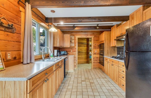 Twin Lakes Cabin | Unforgettable 3 Bed Cabin with Hot Tub & Breathtaking Views