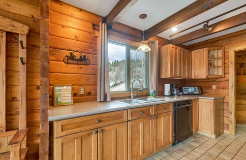 Twin Lakes Cabin | Unforgettable 3 Bed Cabin with Hot Tub & Breathtaking Views