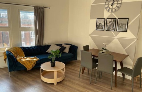 Harrow Apartment | Family-Friendly 3-Bed Penthouse in Harrow Centre