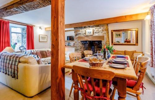 Chilcompton House | Family-Friendly 3-Bed Property in Bath - Pet Welcoming Stay