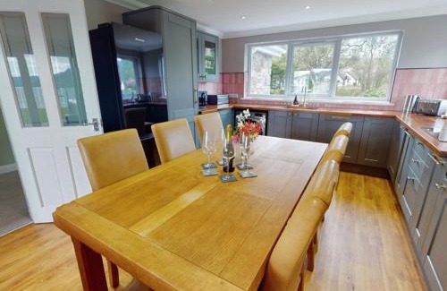 Onich House | Cozy 3-Bedroom Retreat in Onich with Hot Tub & Pet Friendly