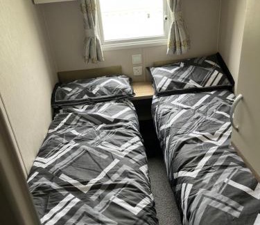 Ingoldmells House | 3 Bed-Sleeps 8-Free Parking-10 Min to Beach