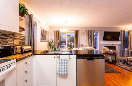 Bridlewood House | Family-Friendly 3 Bedrooms in Bridlewood by Spruce Meadows