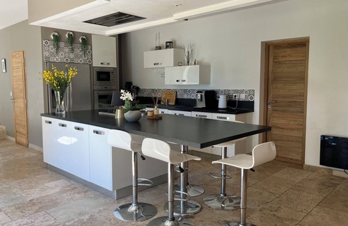 Saint-Laurent-La-Vernede House | Pet-Friendly Retreat with Pool & Kitchen Amenities