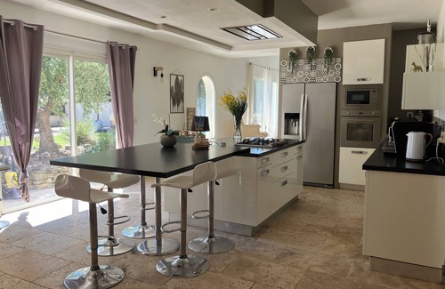 Saint-Laurent-La-Vernede House | Pet-Friendly Retreat with Pool & Kitchen Amenities