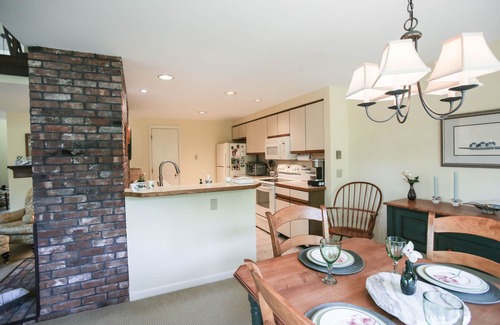 Grantham Condo | Family-Friendly 3 Bedroom Condo with Pool & Lake View