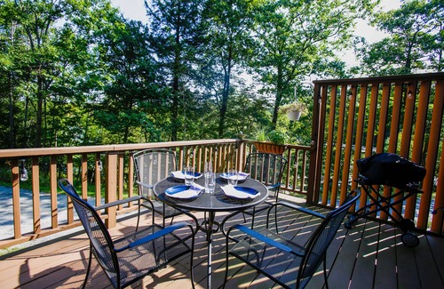 Grantham Condo | Family-Friendly 3 Bedroom Condo with Pool & Lake View