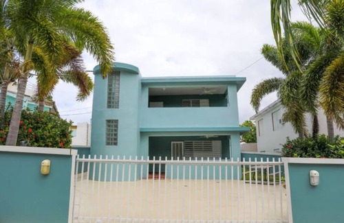 Aguacate Apartment | 3-Bedroom, 1-Bathroom Apartment at Shacks Beach. Beach access footsteps away.