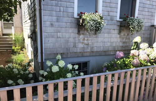 Nantucket Town House | Ideal 3 Bedroom Retreat Steps from Main Street & Harbor