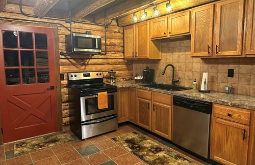 Hillsboro Cabin | 3-bedroom 2.5 bath Log Cabin in beautiful Hillsboro. Near Rocky Fork Lake.