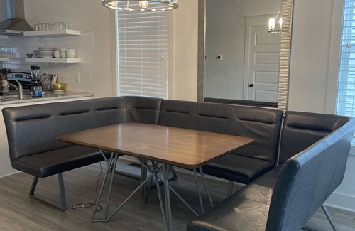 Radnor House | Cozy 3-Bedroom Retreat with Free Parking and Spa Access