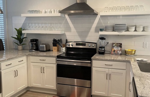 Radnor House | Cozy 3-Bedroom Retreat with Free Parking and Spa Access