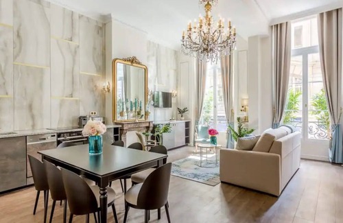 Quartier du Mail Apartment | Cozy 3 Bedroom Retreat Near the Louvre with Spa Access