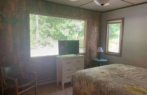 Blind Bay Cottage | Lakefront Cottage with Beach Access and Kid-Friendly Amenities