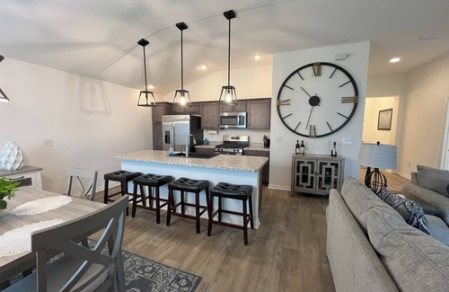 Wildwood House | 3 BEDROOM 2 BATH DESIGNER in THE VILLAGES with 2-CAR Garage & ELECTRIC GOLF CART