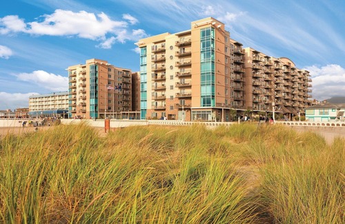 Seaside Condo | Beachfront 3 Bedroom Oasis with Pool and Spa Amenities