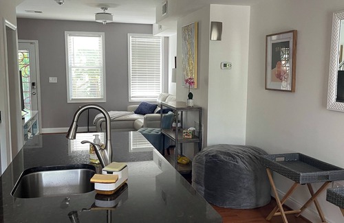 Northeast House | Cozy 3 Bedroom Row House near H Street with Parking