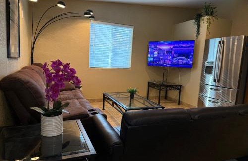 Mesa House | Family-Friendly 3 Bedroom House Near ASU and Light Rail