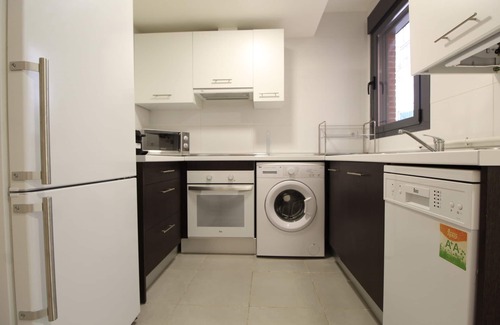 Adelfas Apartment | Relaxing 3 Bedroom Apartment with Pool in Atocha
