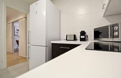 Adelfas Apartment | Relaxing 3 Bedroom Apartment with Pool in Atocha