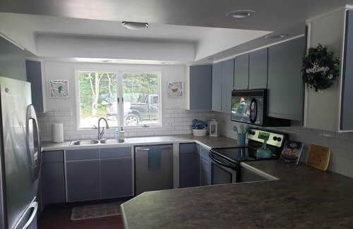 Hart House | 3 bedroom, 2 bathroom lake house private waterfront, hot tub and close to dunes