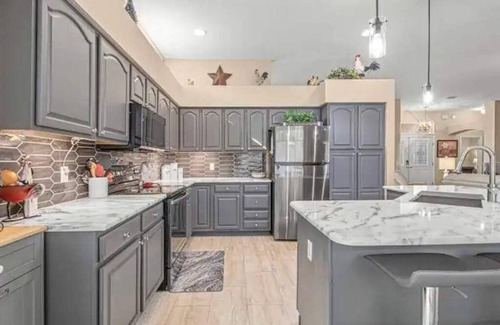 Lady Lake House | Perfect 2-Bedroom Retreat Near Town Squares with Pool