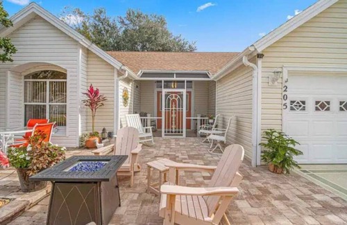 Lady Lake House | Perfect 2-Bedroom Retreat Near Town Squares with Pool