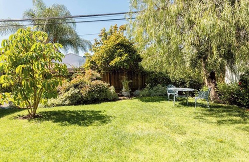 Bixby Knolls House | Serene Family Retreat with Beautiful Yard in Long Beach