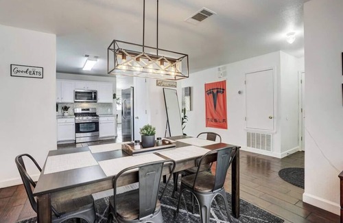 Austin House | Convenient 3 Bedroom Home with Kitchen Near Tesla HQ