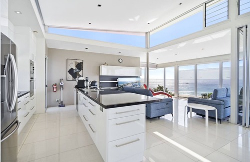 Point Lookout House | Scenic 3-Bedroom Holiday House with Child-Friendly Amenities