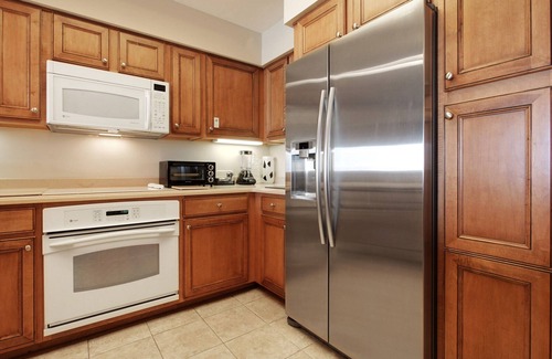 Shelter Cove Condo | Bright Villa with Harbour Views & Pool – Rated 9.8/10