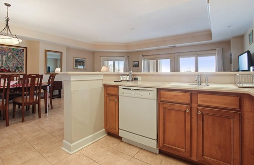 Shelter Cove Condo | Bright Villa with Harbour Views & Pool – Rated 9.8/10