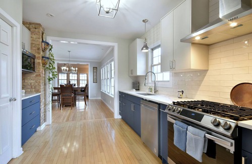 Oak Park House | 3 bedroom 3 Bathroom Parking included