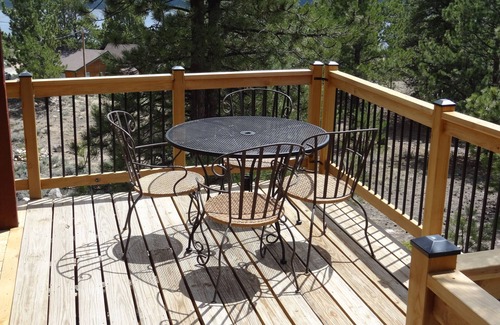 Twin Lakes Cabin | 3-Bedroom Cabin with Breathtaking Mountain & Lake Views