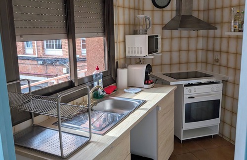 Sant Adria de Besos Apartment | 3 bedroom apartment 20' from Barcelona center and 7' walking from the beach.