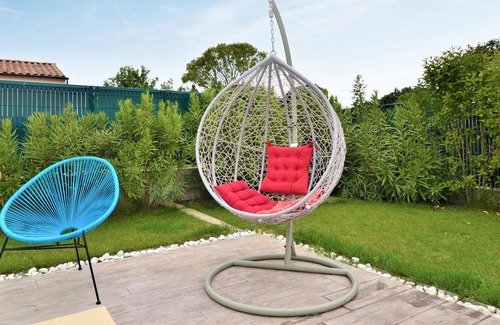 Saint-Victor-la-Coste House | 3 bedroom accommodation in St Victor la Coste