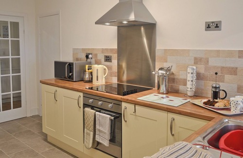 Cylch-Y-Garn Cottage | Pet-Friendly 3 Bedroom Stay with Ocean View in Cemlyn